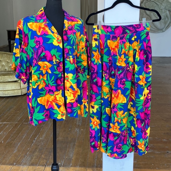 Vintage Pants - Vintage, colorful floral, cropped wide leg, two piece set